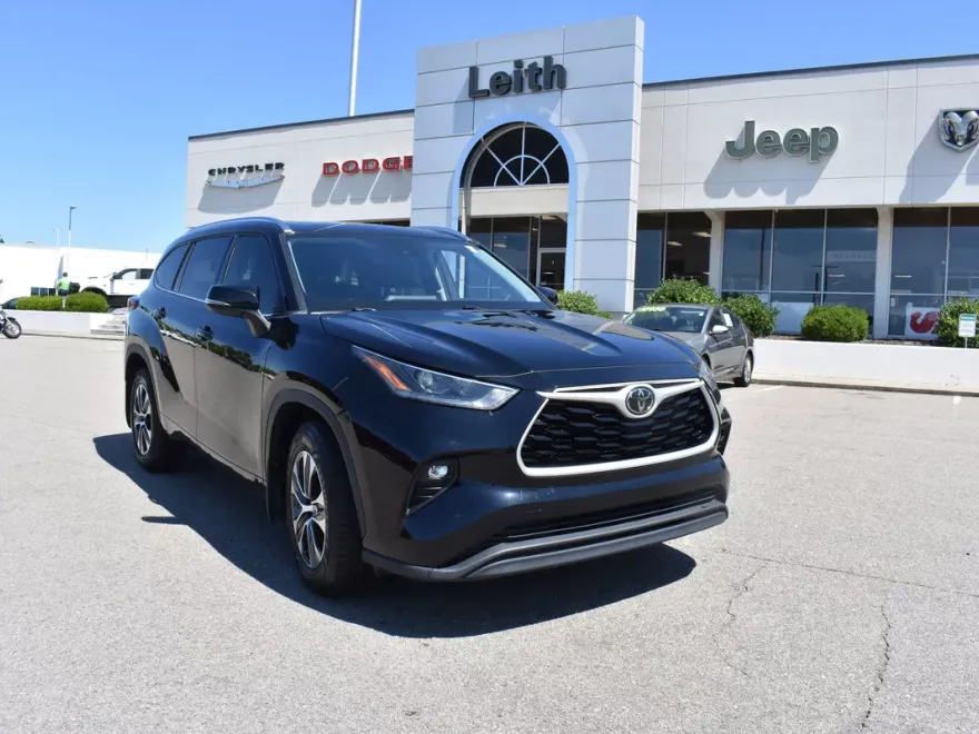 2021 Toyota Highlander XLE photo 1