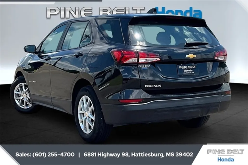 2023 Chevrolet Equinox LS photo 1