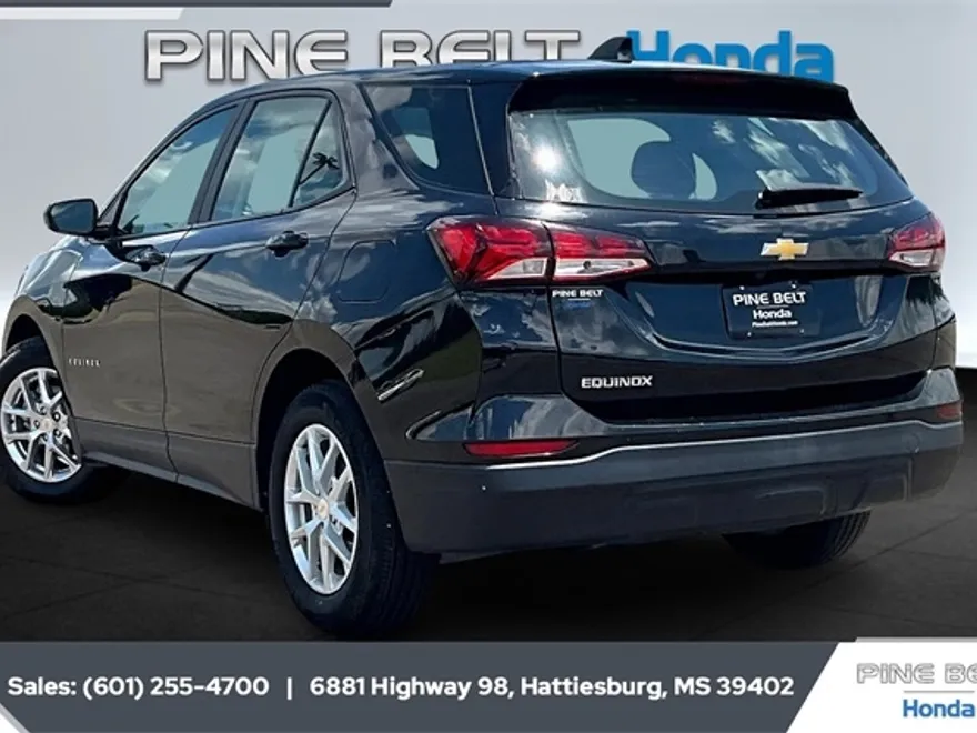 2023 Chevrolet Equinox LS photo 1