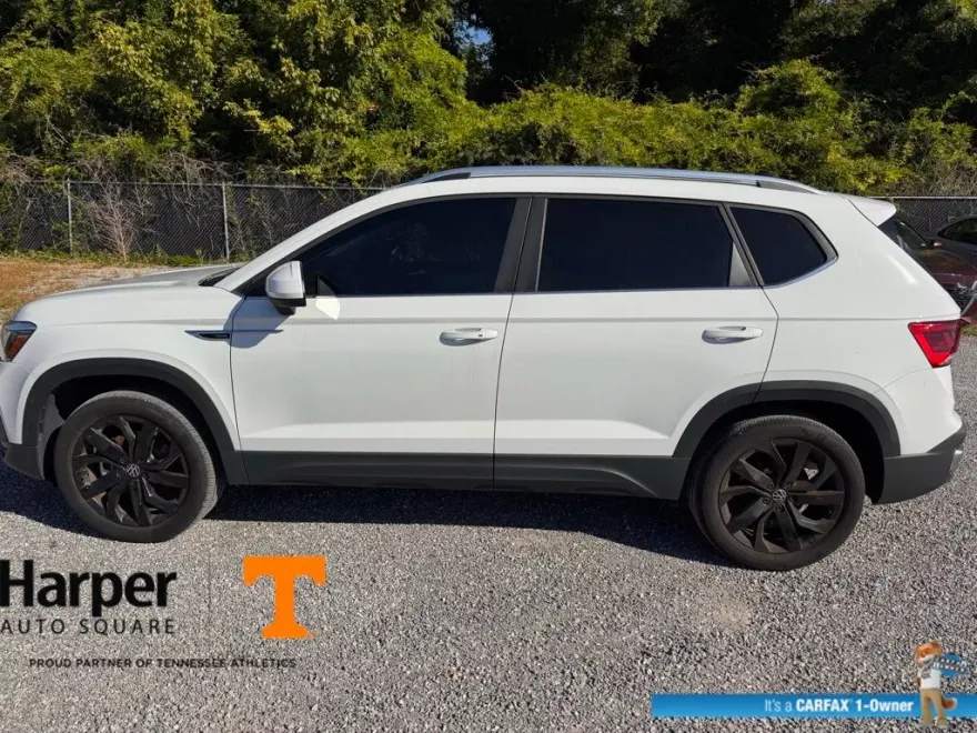 2022 Volkswagen Taos SE photo 1