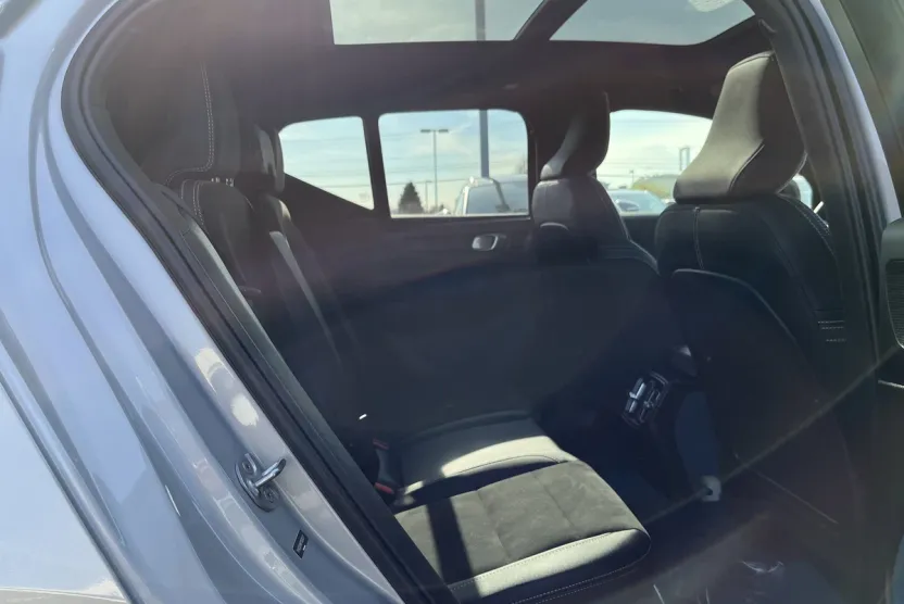 2023 Volvo XC40 Recharge Ultimate photo 1