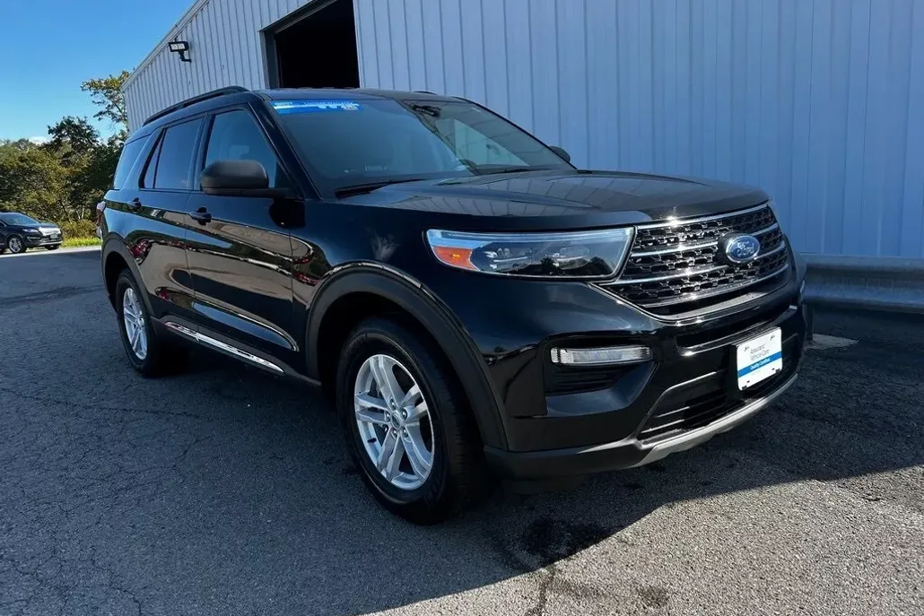 2022 Ford Explorer XLT photo 1