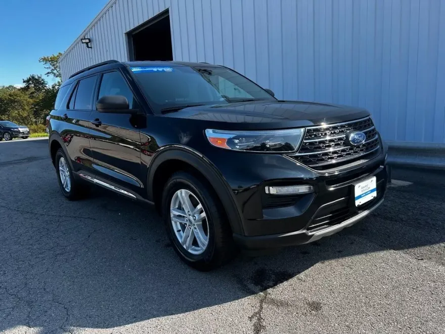 2022 Ford Explorer XLT photo 1