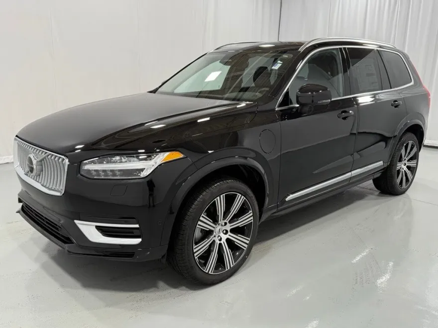 2025 Volvo XC90 T8 Plus photo 1