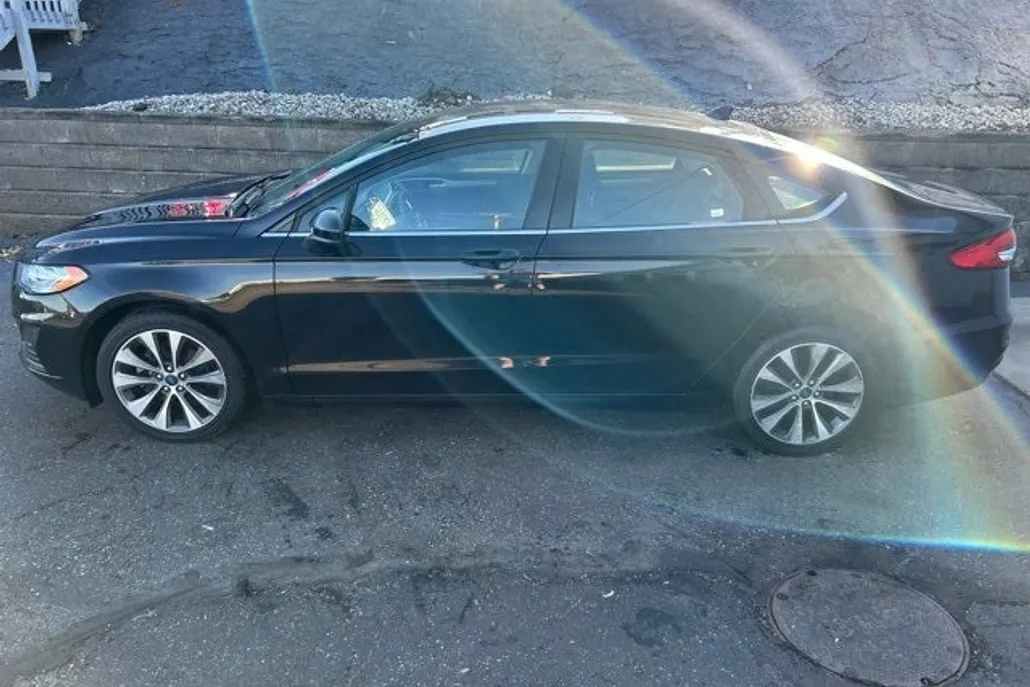 2020 Ford Fusion SE photo 1