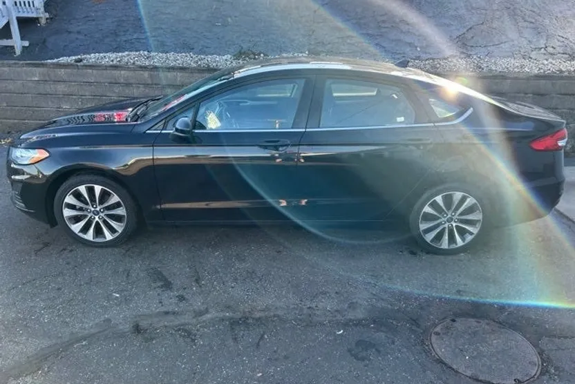 2020 Ford Fusion SE photo 1