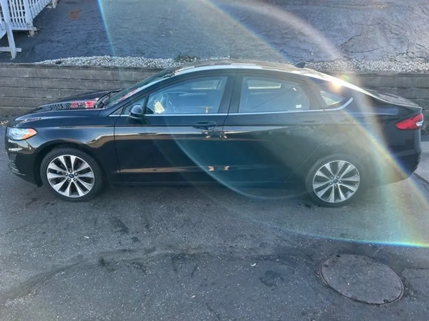 2020 Ford Fusion SE photo 1