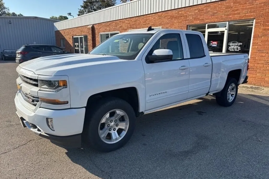 2017 Chevrolet Silverado 1500 photo 1