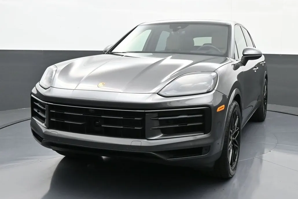 2025 Porsche Cayenne Base photo 1