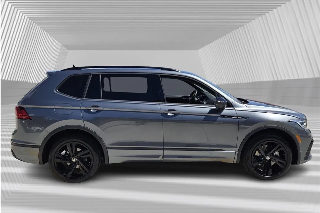 2023 Volkswagen Tiguan SE R-Line Black photo 1