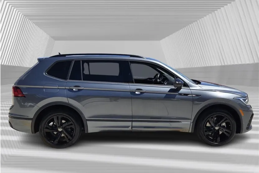 2023 Volkswagen Tiguan SE R-Line Black photo 1