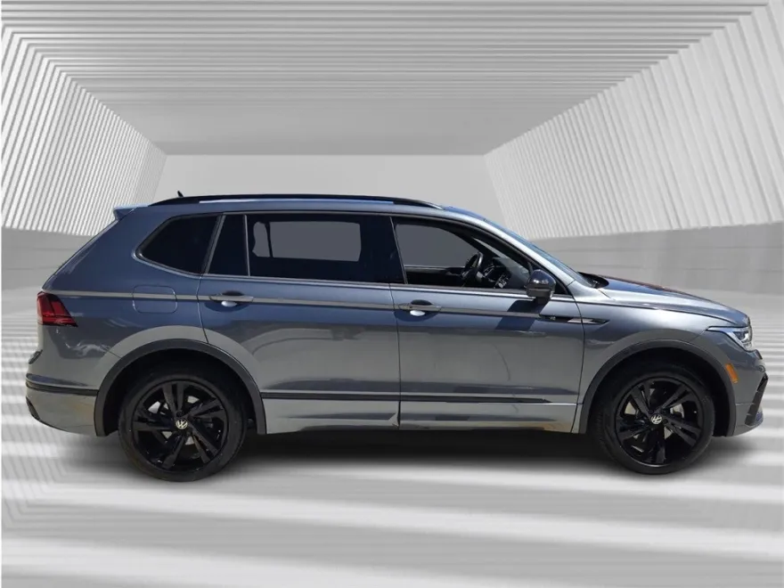 2023 Volkswagen Tiguan SE R-Line Black photo 1