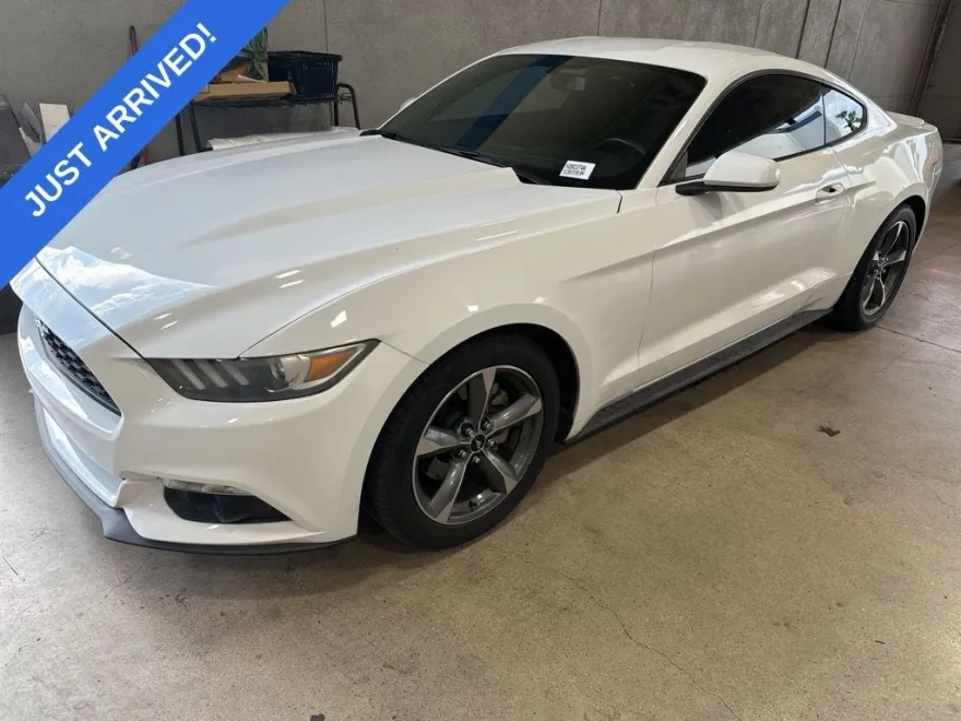2015 Ford Mustang V6 photo 1