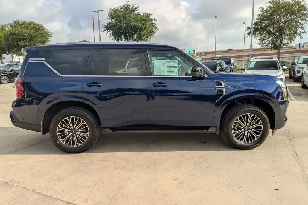 2025 Nissan Armada SL photo 1