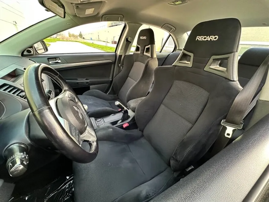 2010 Mitsubishi Lancer Evolution GSR photo 19
