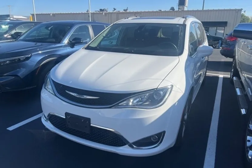 2018 Chrysler Pacifica Touring Plus photo 1