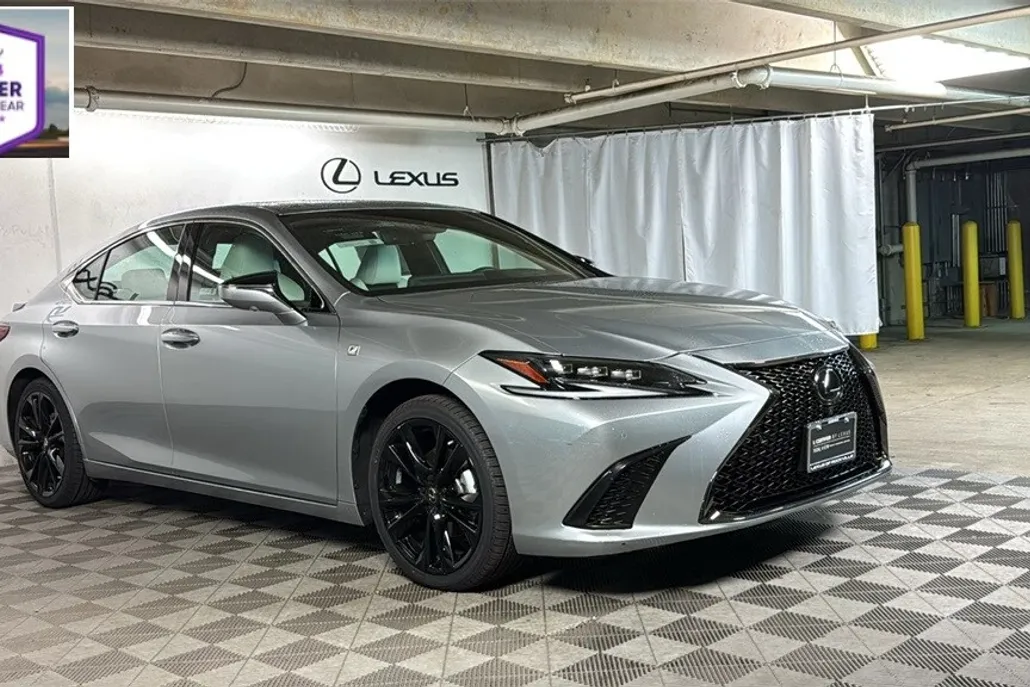 2023 Lexus ES 300h photo 1