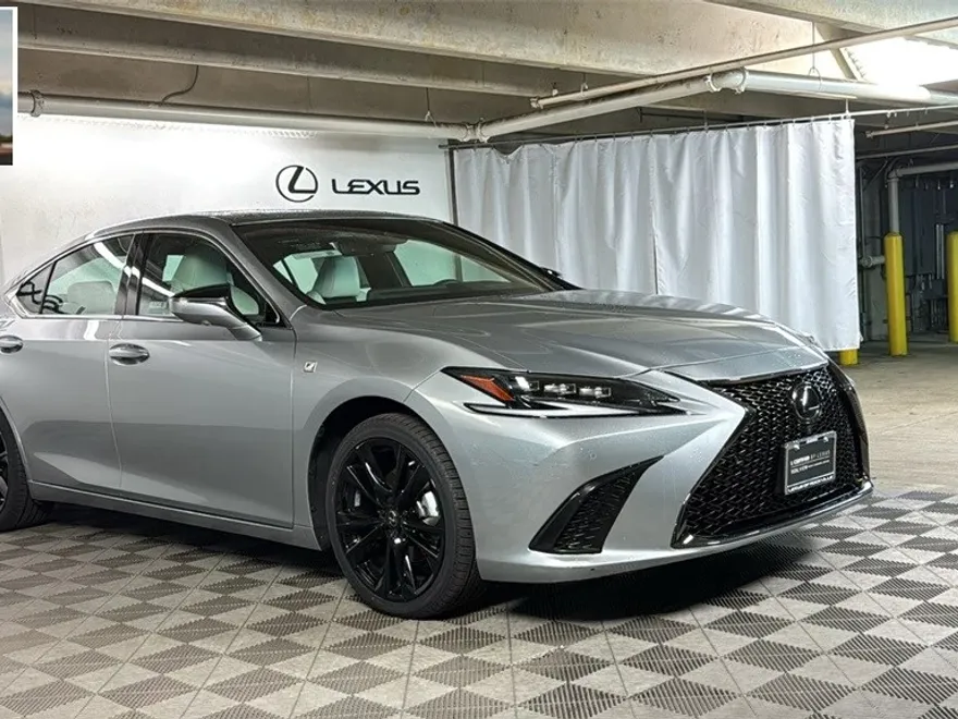 2023 Lexus ES 300h photo 1