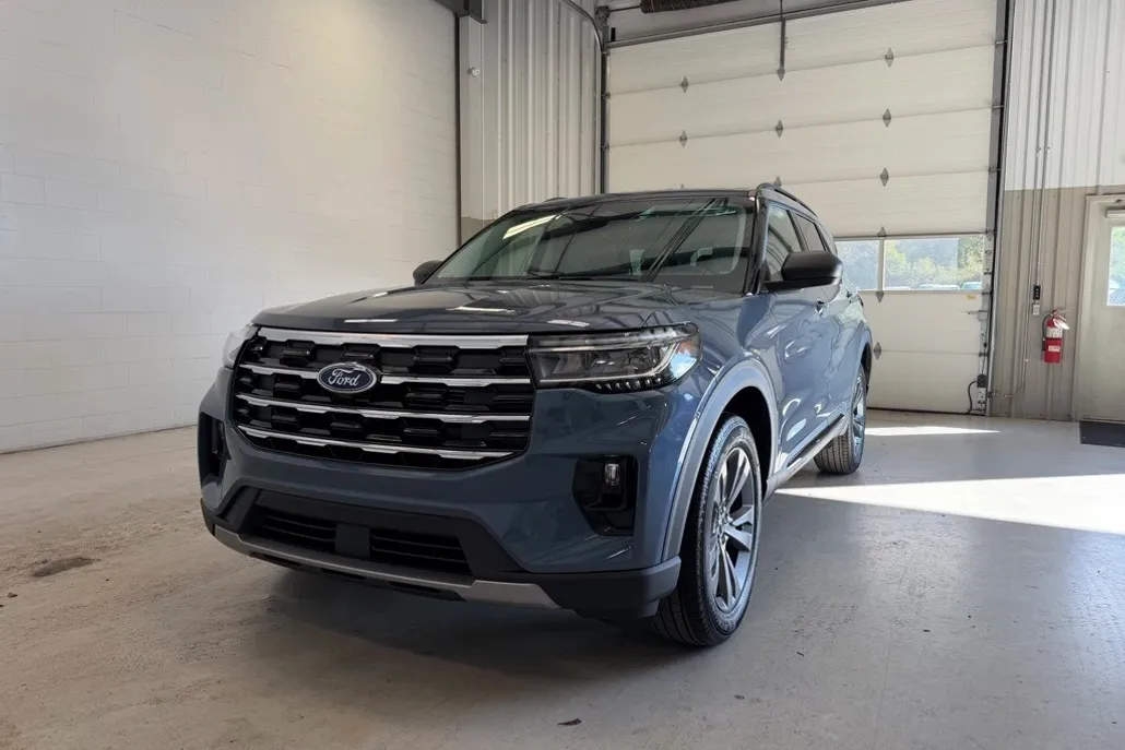2026 Ford Explorer photo 1