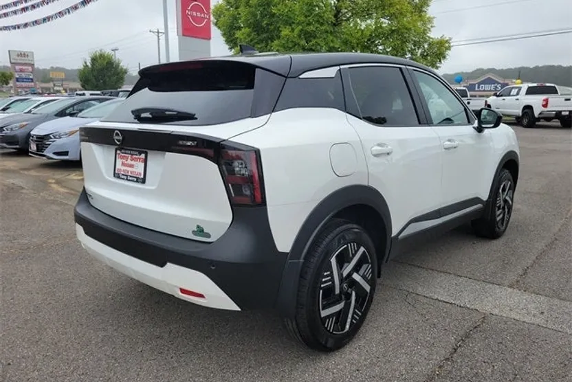 2025 Nissan Kicks SV photo 1