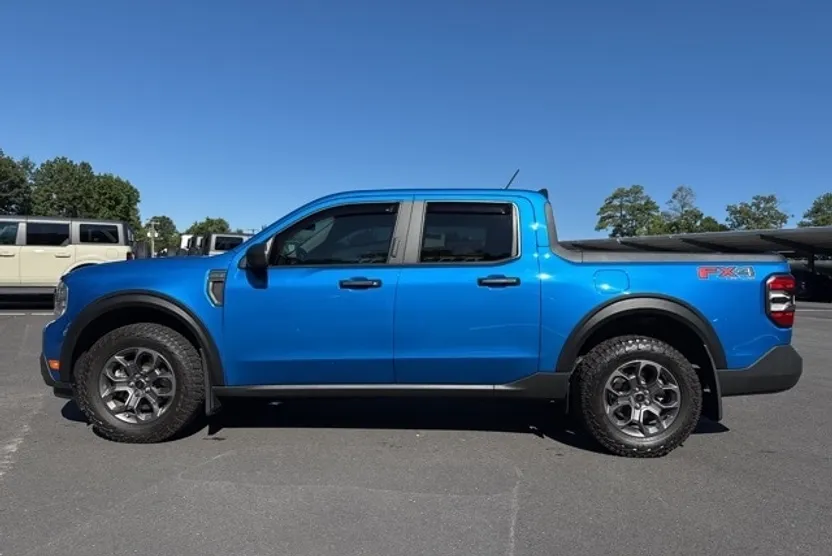 2022 Ford Maverick XLT photo 1
