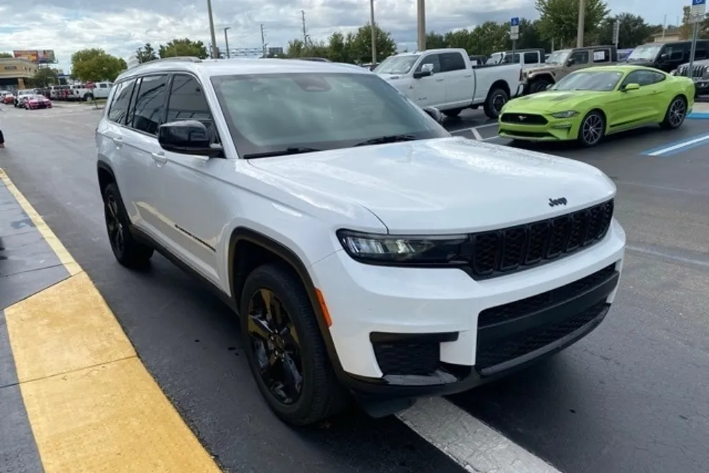2021 Jeep Grand Cherokee Altitude photo 1