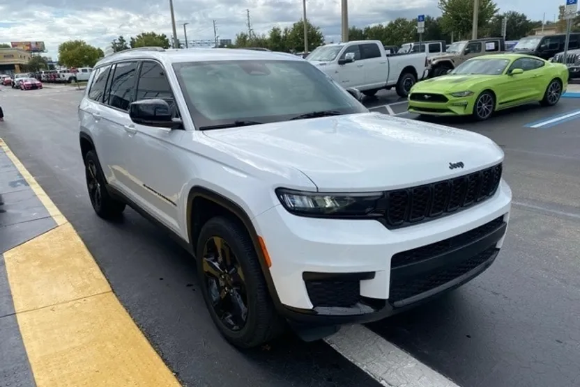 2021 Jeep Grand Cherokee Altitude photo 1