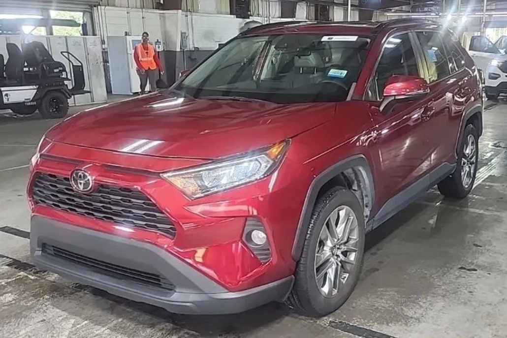 2019 Toyota RAV4 XLE Premium photo 1