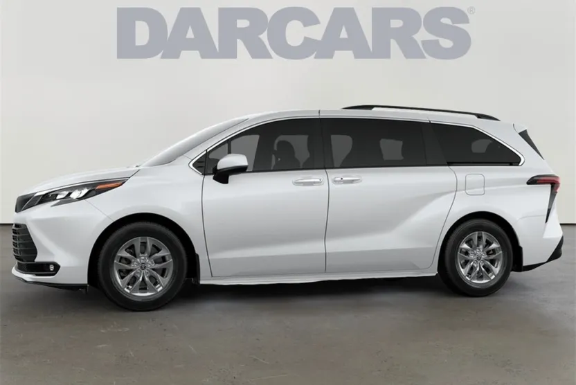 2025 Toyota Sienna XLE photo 1