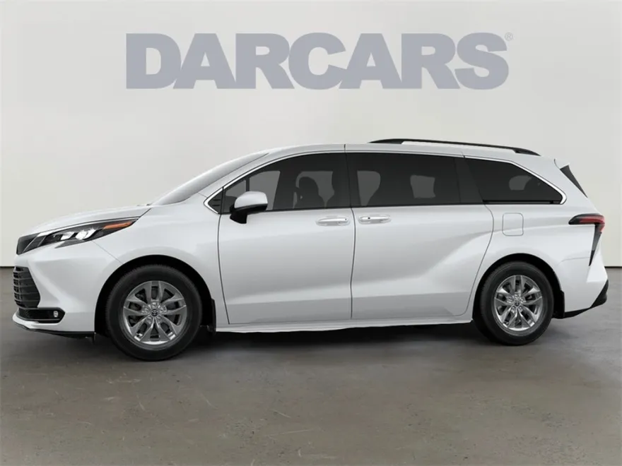 2025 Toyota Sienna XLE photo 1