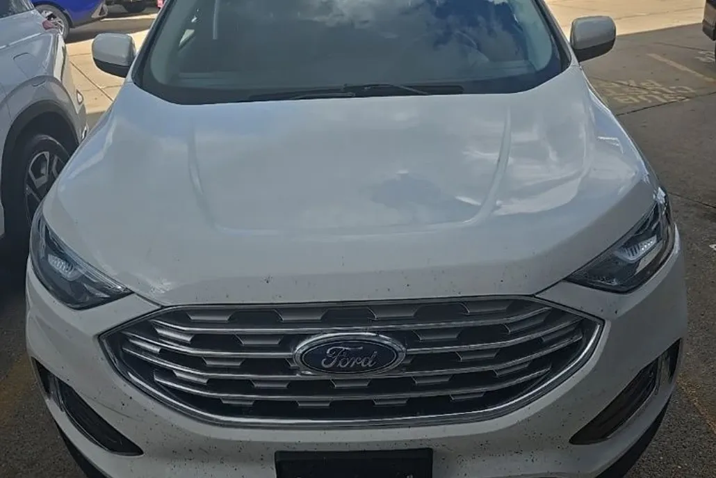 2021 Ford Edge SEL photo 1