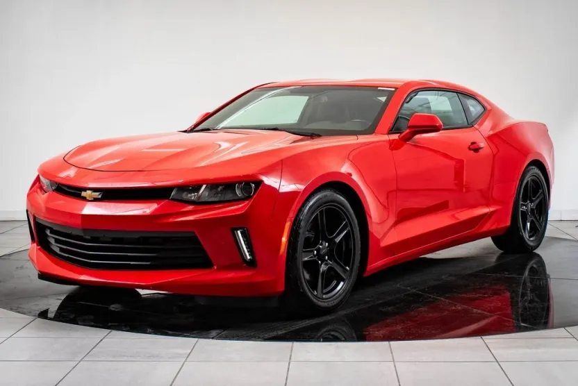 2018 Chevrolet Camaro 2LT photo 1