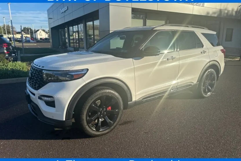 2022 Ford Explorer ST photo 1