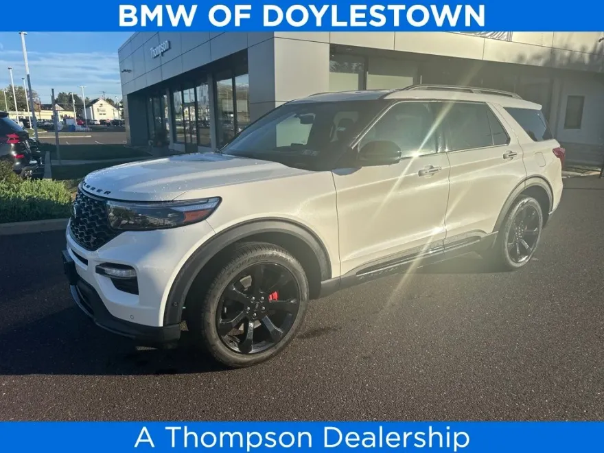 2022 Ford Explorer ST photo 1
