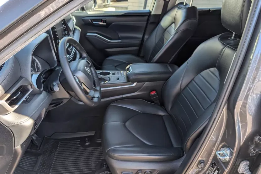 2022 Toyota Highlander XLE photo 1