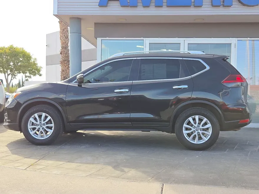 2020 Nissan Rogue SV AWD photo 1