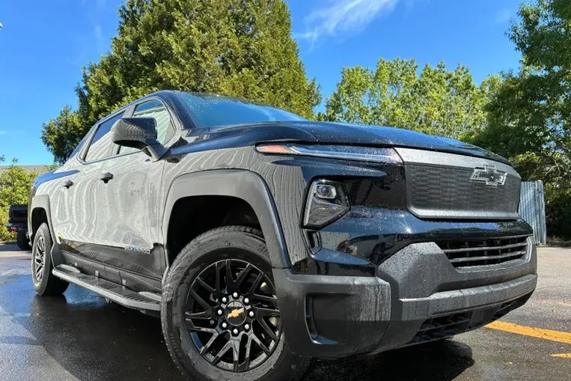 2024 Chevrolet Silverado EV Work Truck photo 1