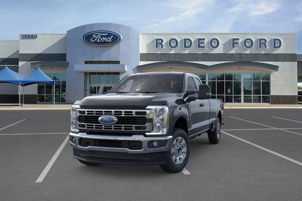 2025 Ford F-350 XLT photo 1