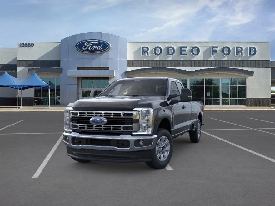 2025 Ford F-350 XLT photo 1