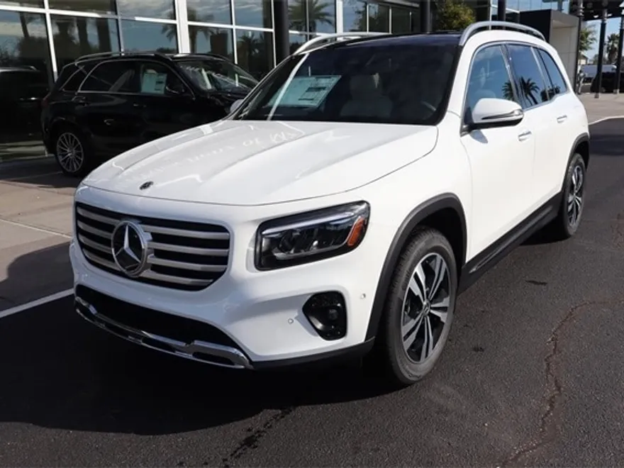 2025 Mercedes Benz GLB 250 photo 2