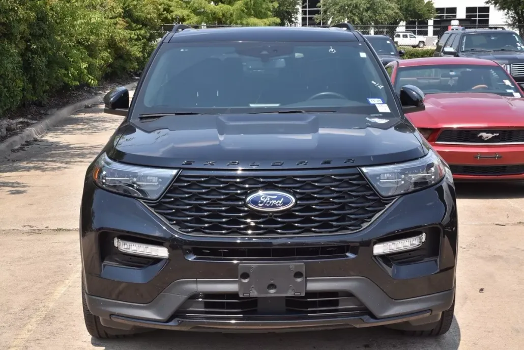 2023 Ford Explorer ST-Line photo 1
