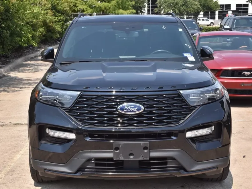 2023 Ford Explorer ST-Line photo 1