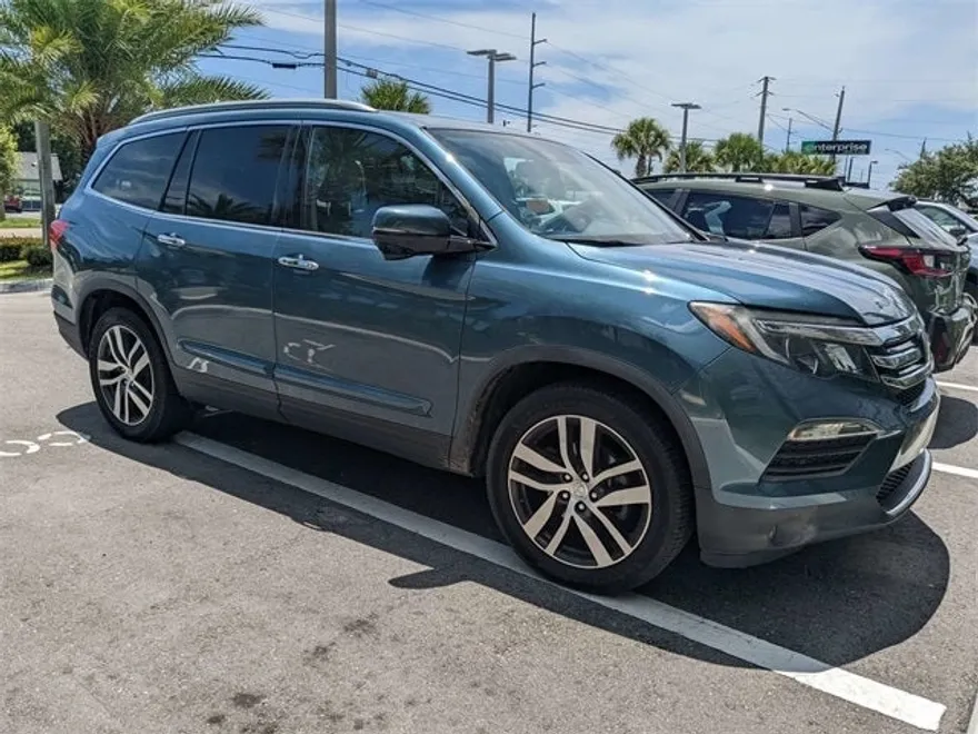 2018 Honda Pilot Touring photo 1