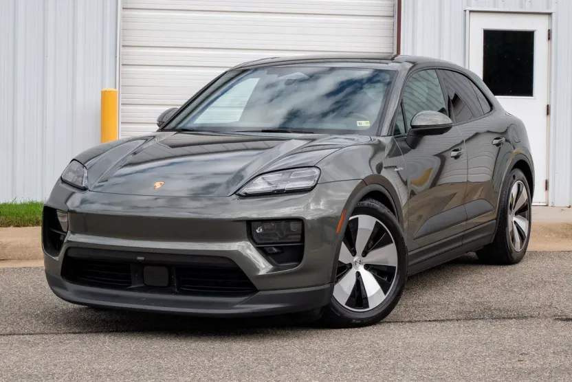 2024 Porsche Macan 4 Electric photo 1