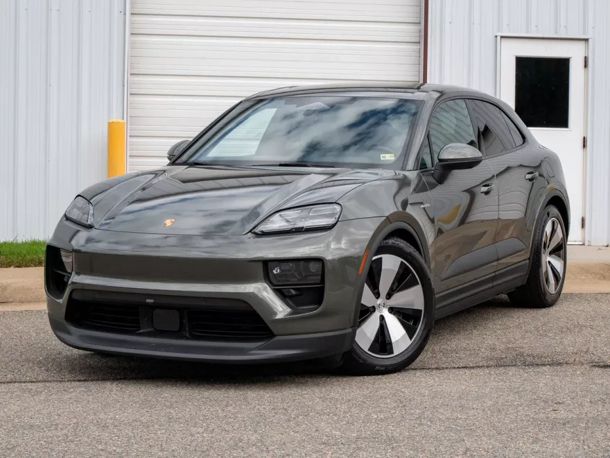 2024 Porsche Macan 4 Electric photo 1
