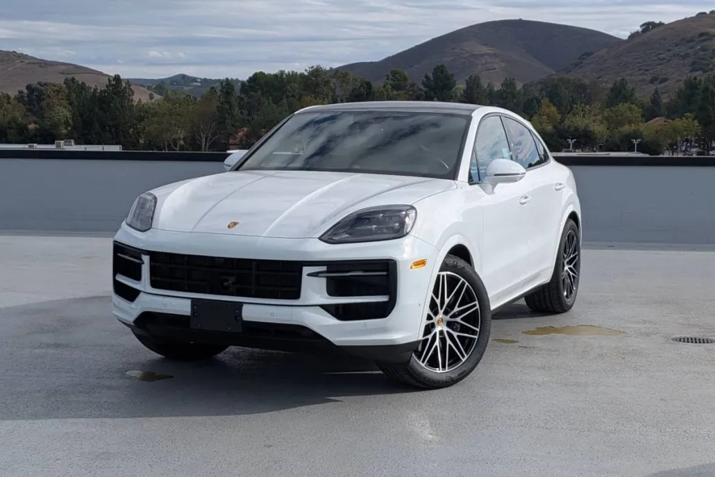 2025 Porsche Cayenne Coupe Base photo 1