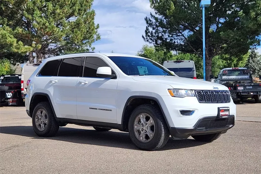 2017 Jeep Grand Cherokee Laredo photo 1