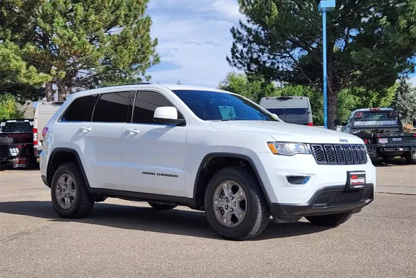 2017 Jeep Grand Cherokee Laredo photo 1
