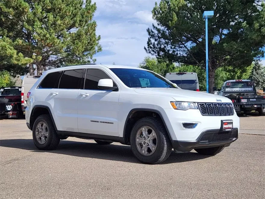 2017 Jeep Grand Cherokee Laredo photo 1