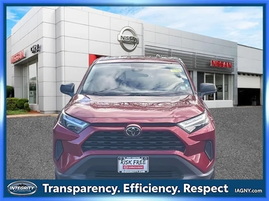 2023 Toyota RAV4 LE photo 1
